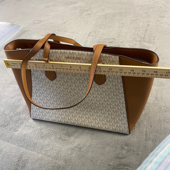 Michael Kors Tote Bag Women Large White Tan MK Monogram Signature  Zip Bag - Picture 9 of 11